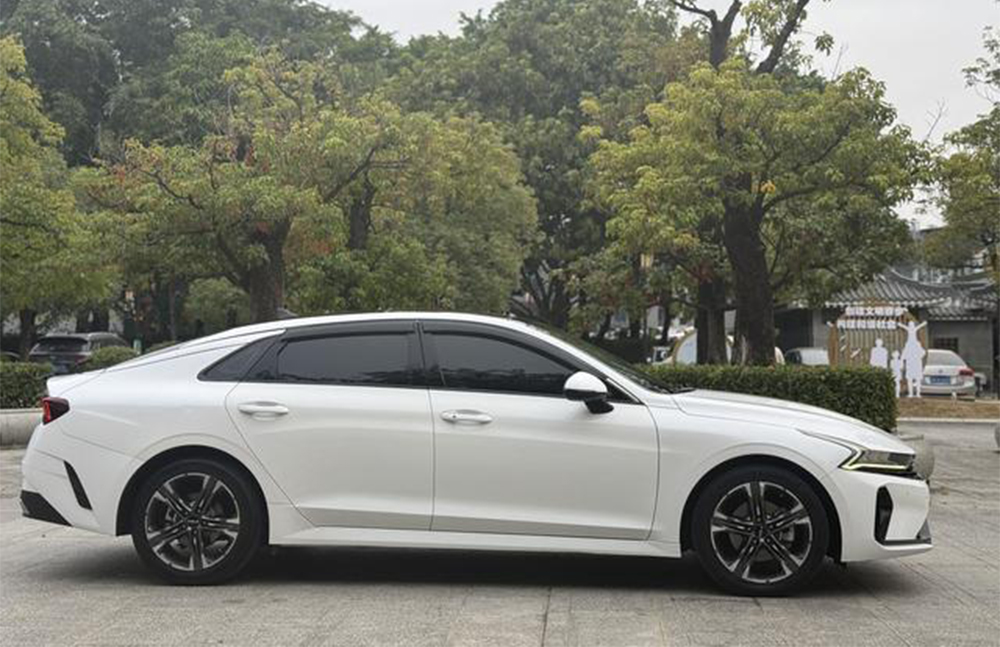 used kia k5 red interior